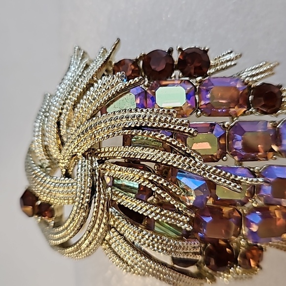 FRANCIOS by CORO AB Brown & AB Pinkish Various Shaped Stones on Goldtone Brooch - Picture 2 of 8